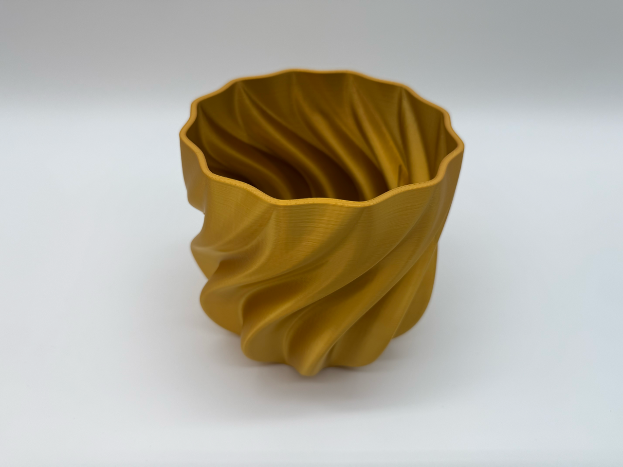 Twisted Design Vase – Flower Pot – Modern Wavy Art Object